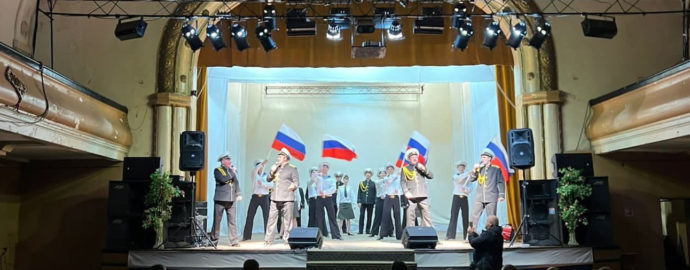 Выступление для мобилизованных военнослужащих на сцене Дома офицеров г. Гусева